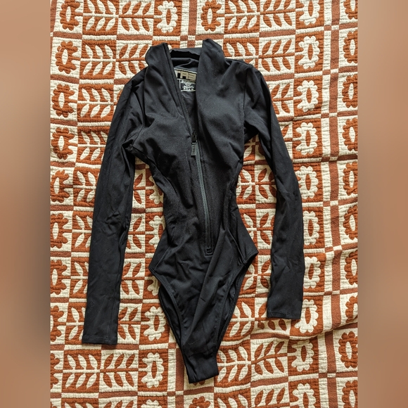 TA3 Surfy Suit (xs long sleeve) - Picture 4 of 9